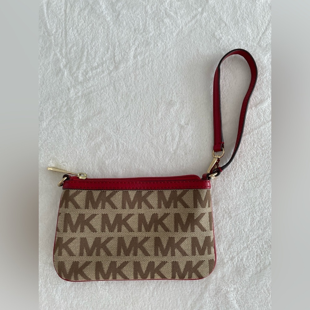 MICHAEL Michael Kors Signature
Jacquard Wristlet - Picture 4 of 12